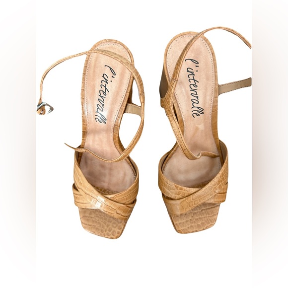 BRAND NEW!! Platform heels - Picture 3 of 3